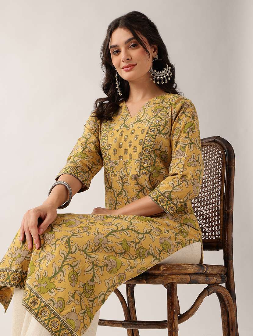 women printed three quarter sleeve straight kurta