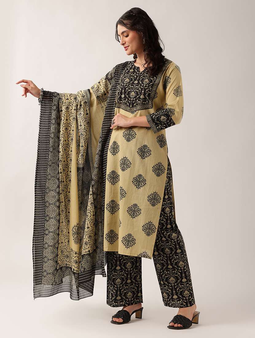 women printed three quarter sleeves kurta pant set with dupatta - 22604057 -  Standard Image - 3