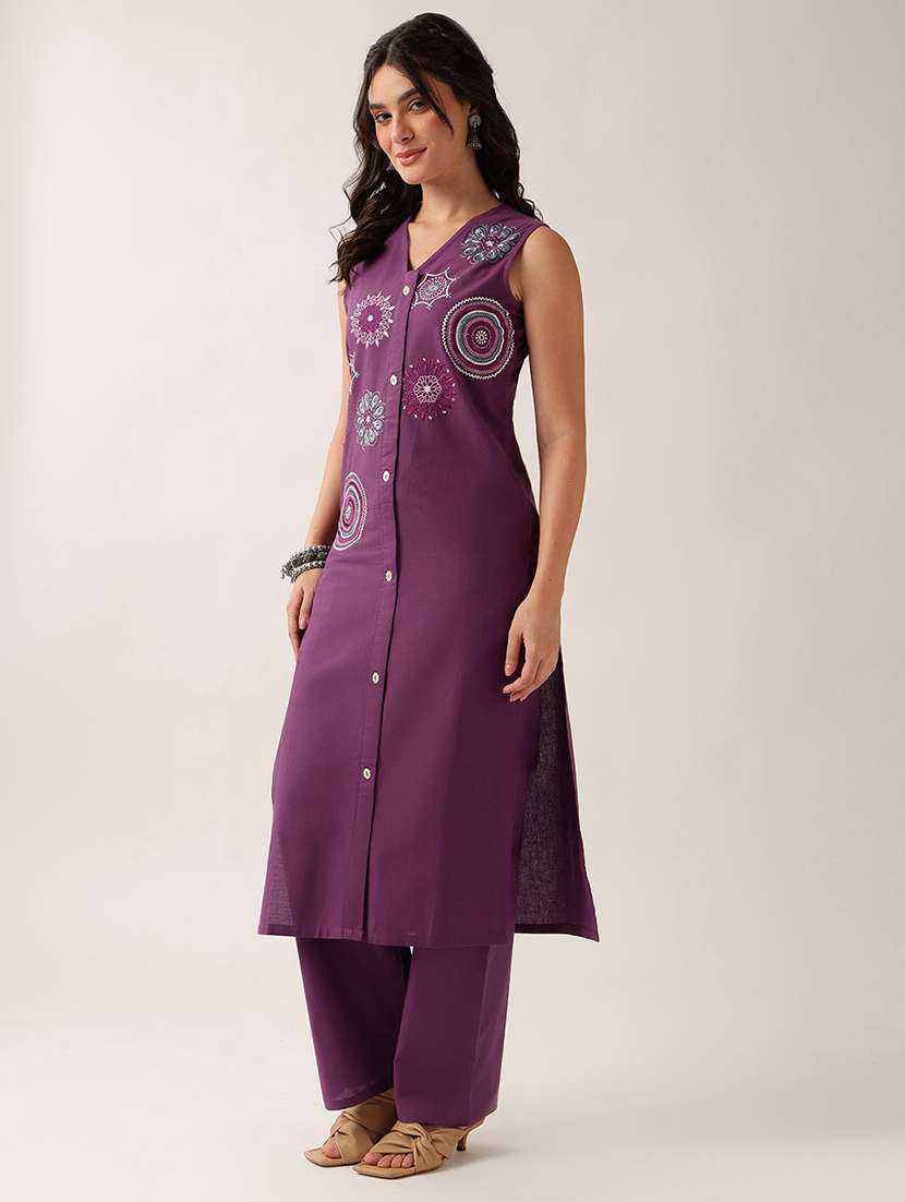 Women Embroidered Sleeveless Kurta Pant Set - 22604064 -  Standard Image - 3