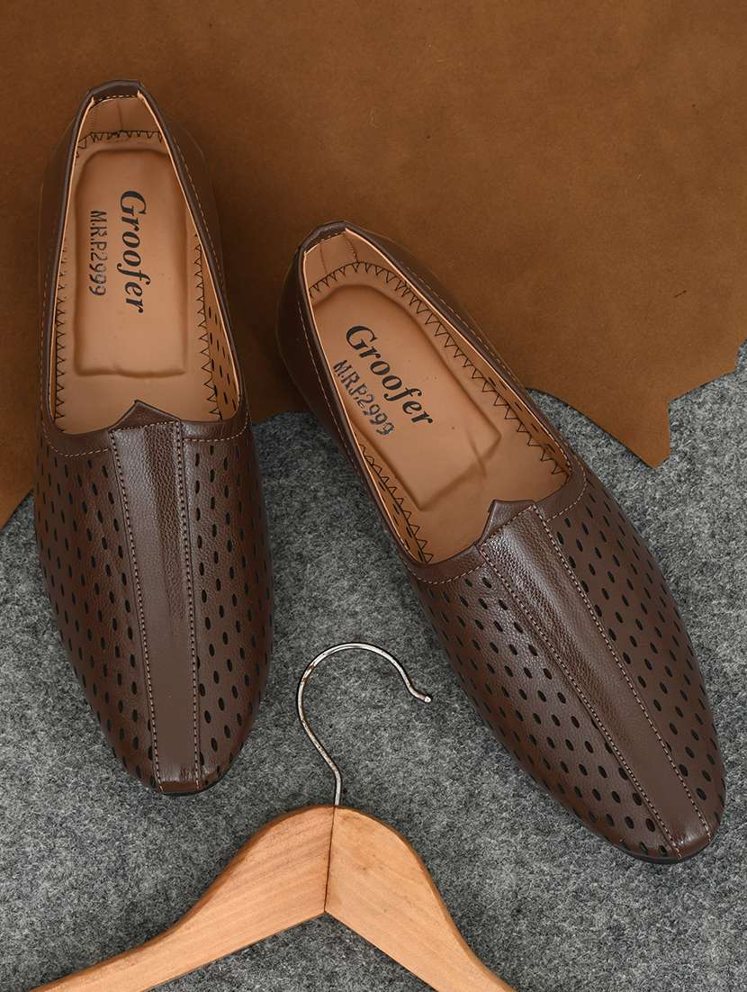 men cutwork slip on jutti