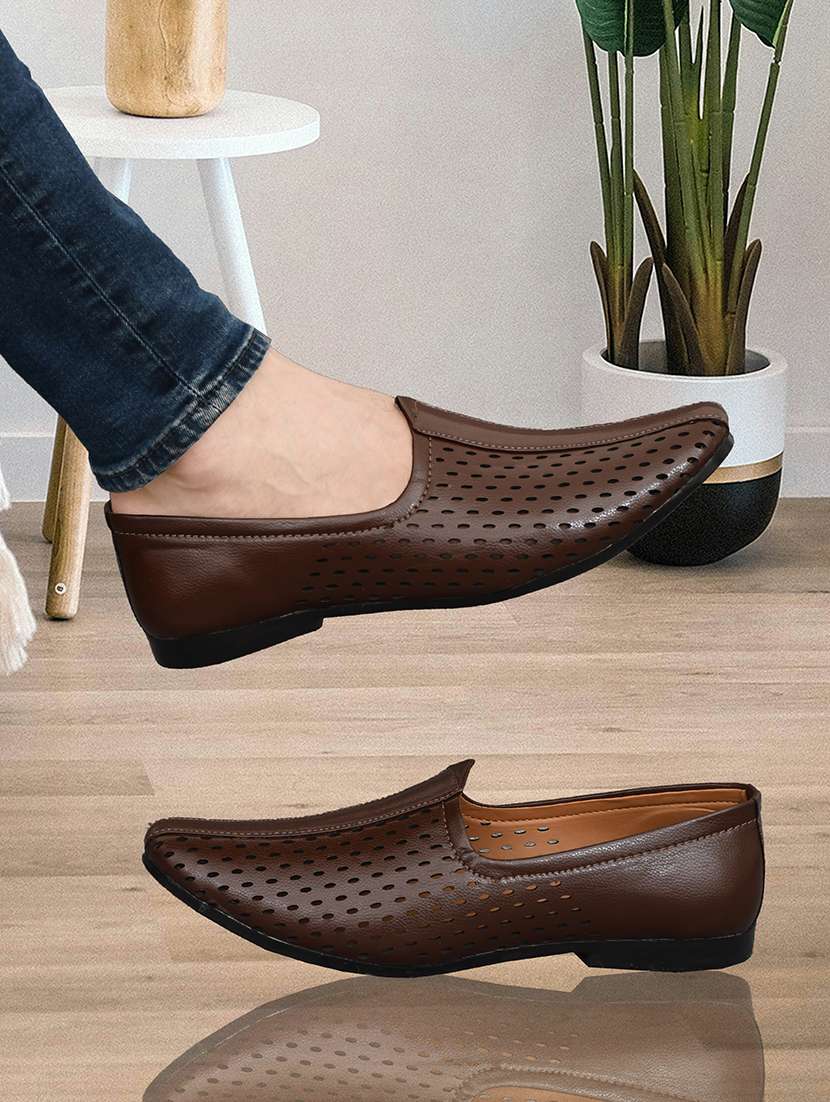 men cutwork slip on jutti - 22604302 -  Standard Image - 3