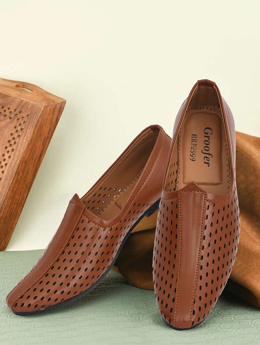 men cutwork slip on jutti