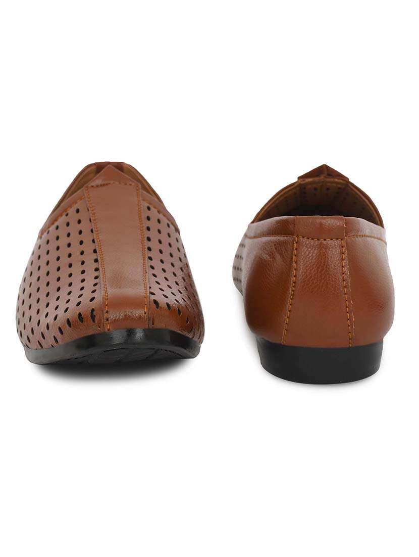 men cutwork slip on jutti - 22604303 -  Standard Image - 3