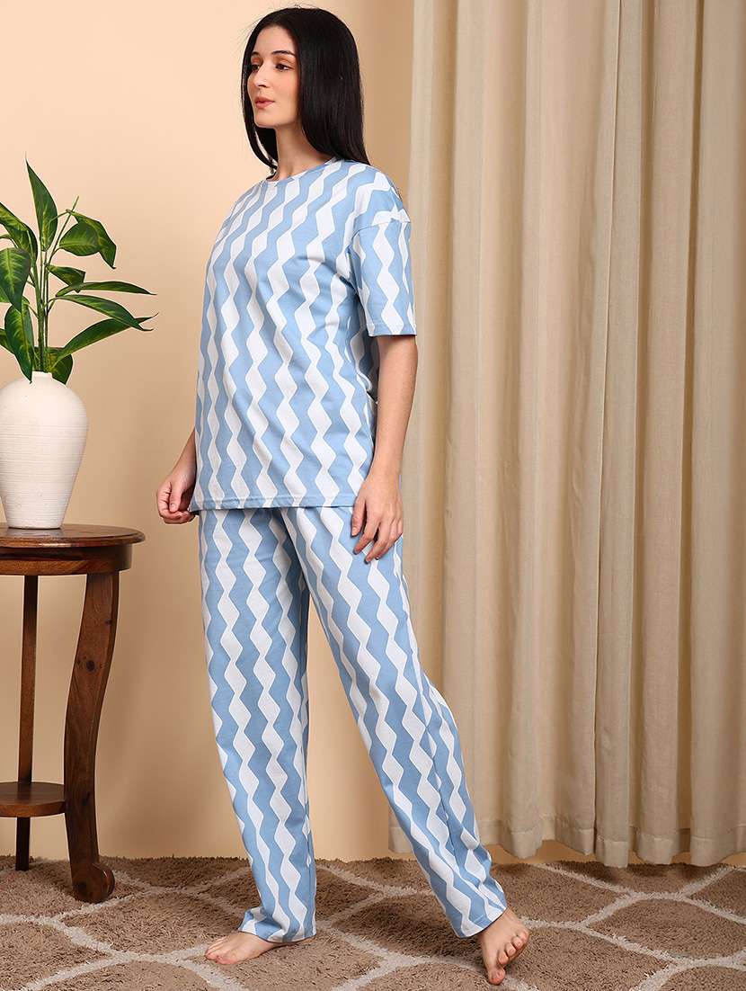 Women Printed Short Sleeves Nightwear Set - 22604337 -  Standard Image - 3