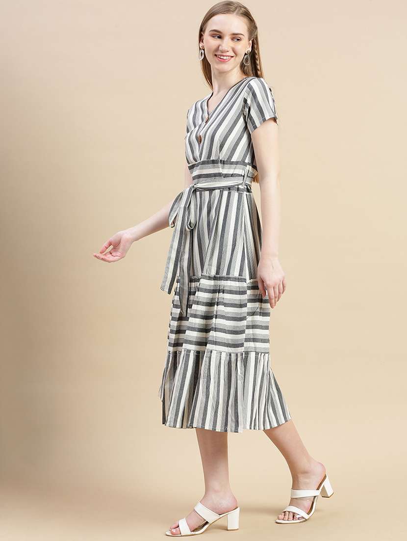 Women Printed Short Sleeves Tiered Dress - 22604890 -  Standard Image - 3