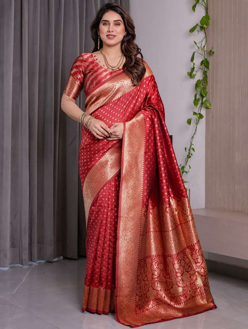 women self design banarasi saree with blouse
