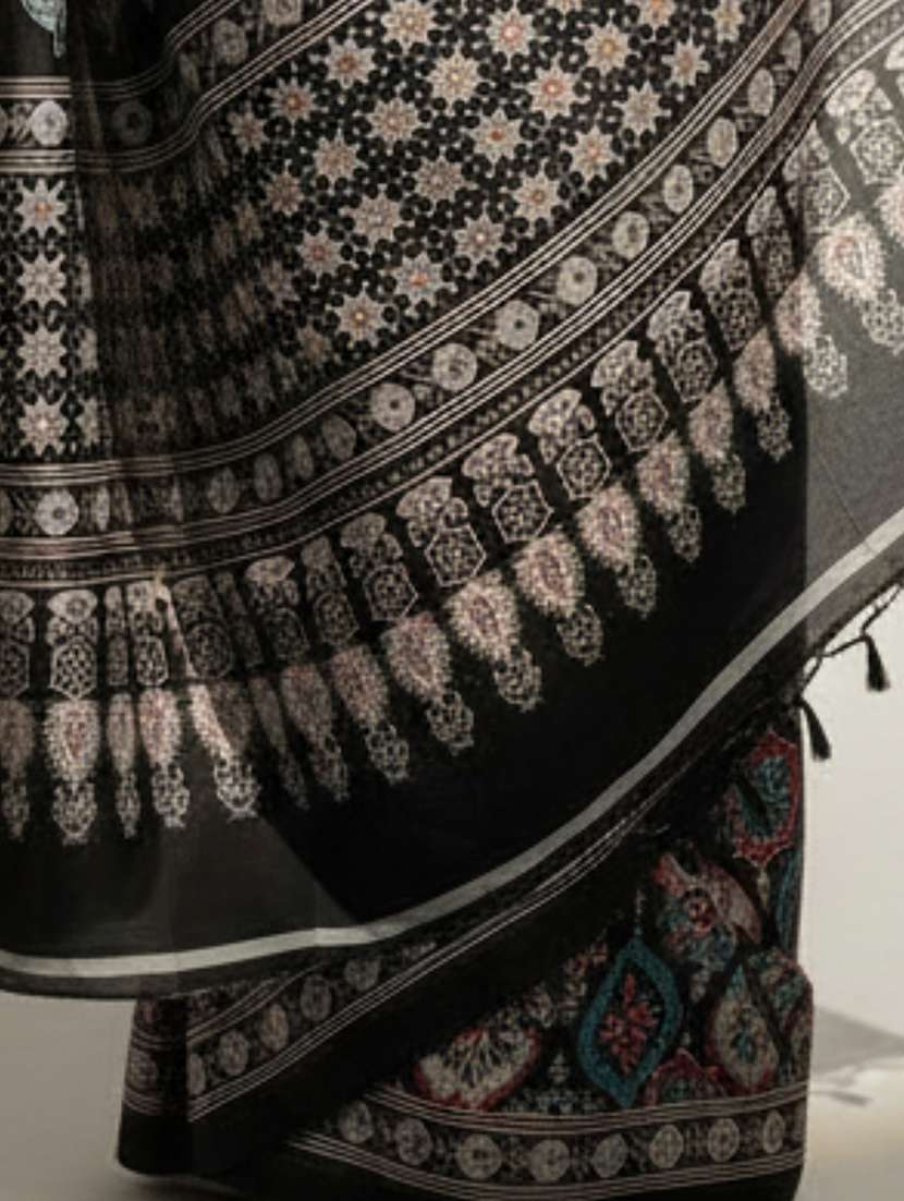 women printed casual wear saree with blouse - 22605699 -  Standard Image - 3