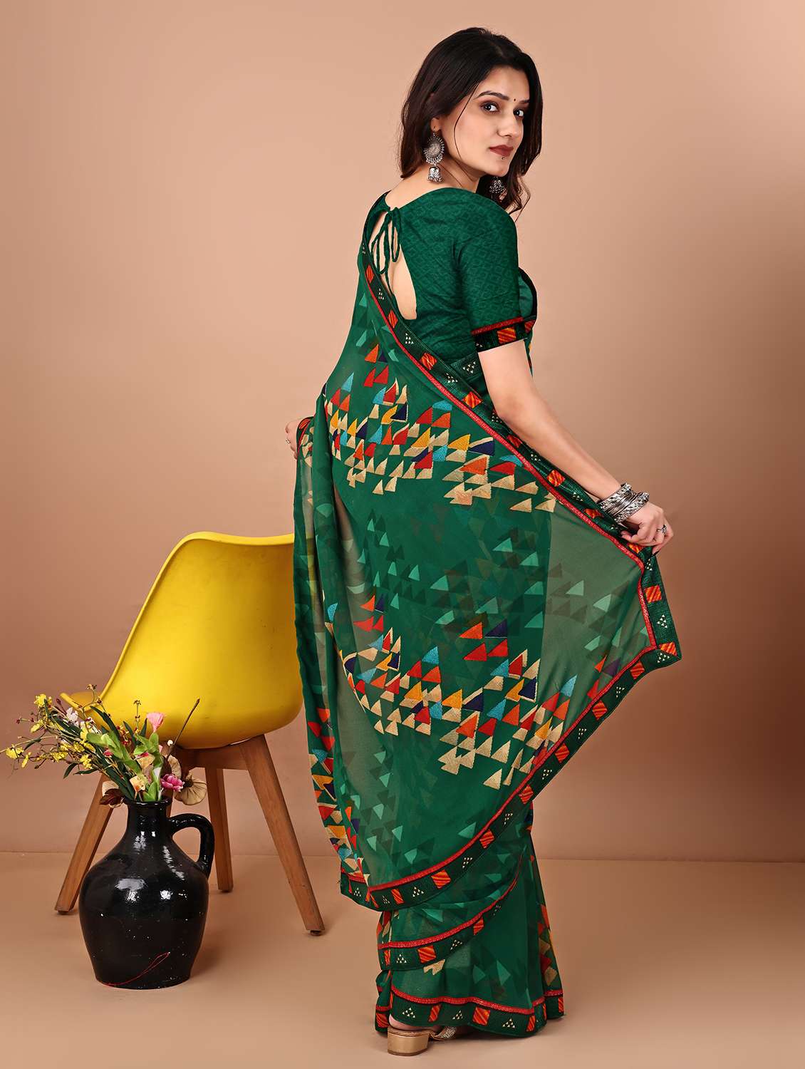 Women Printed Casual Wear Saree With Blouse - 22606732 -  Standard Image - 3
