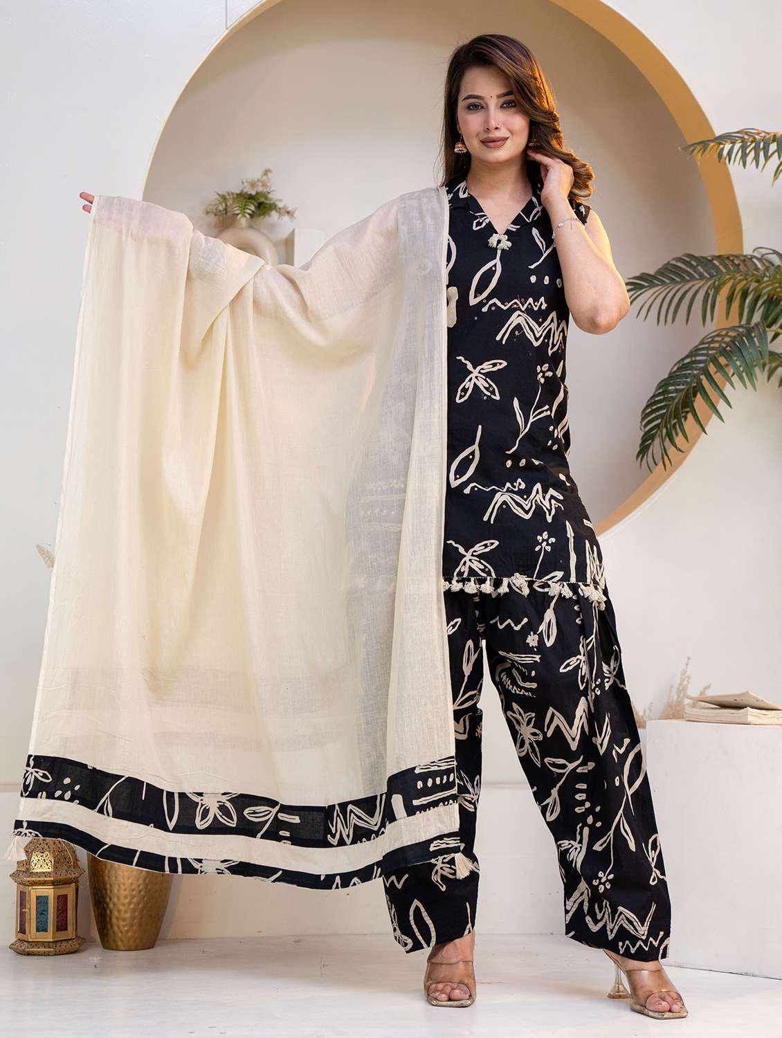 women printed sleeveless kurta salwar set with dupatta - 22608769 -  Standard Image - 3