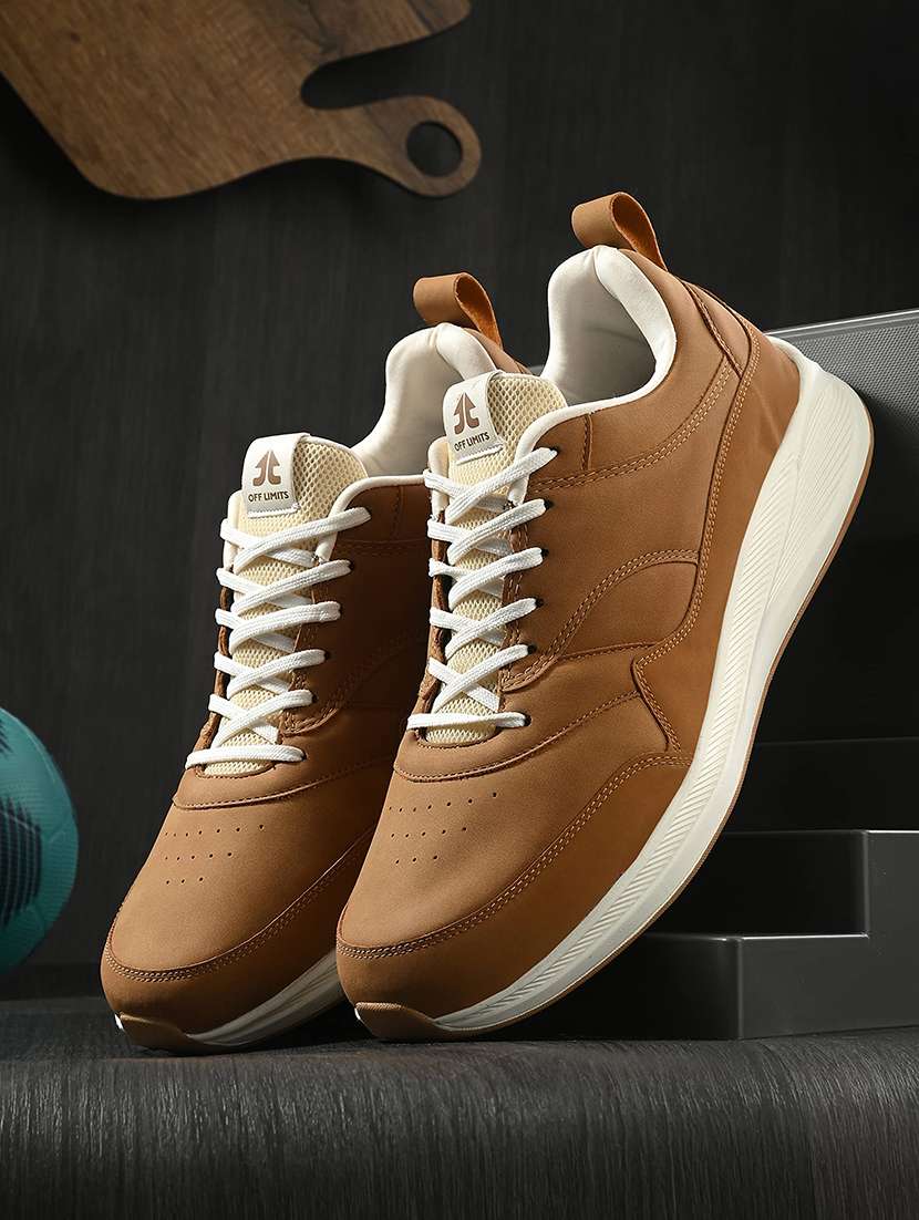 men textured lace up sneaker