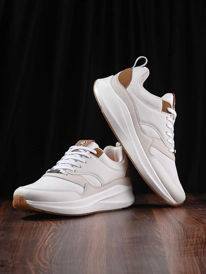 men textured lace up sports shoes