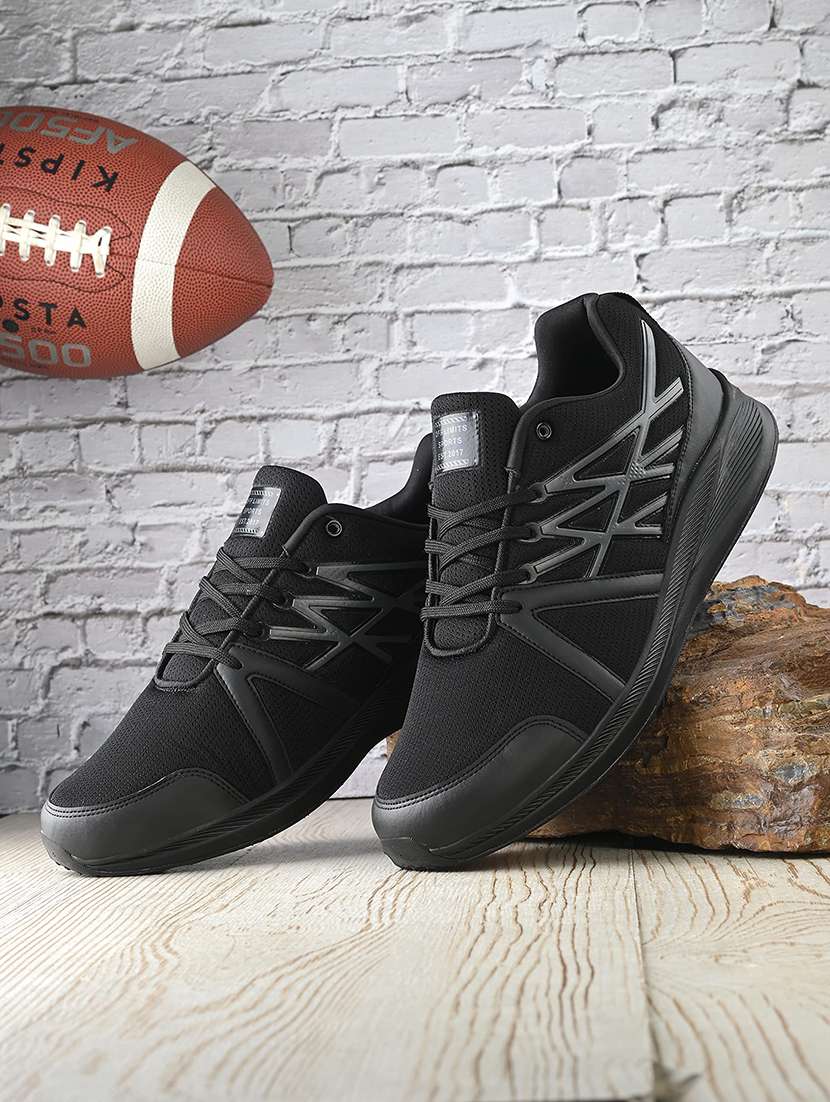 men textured lace up sneaker