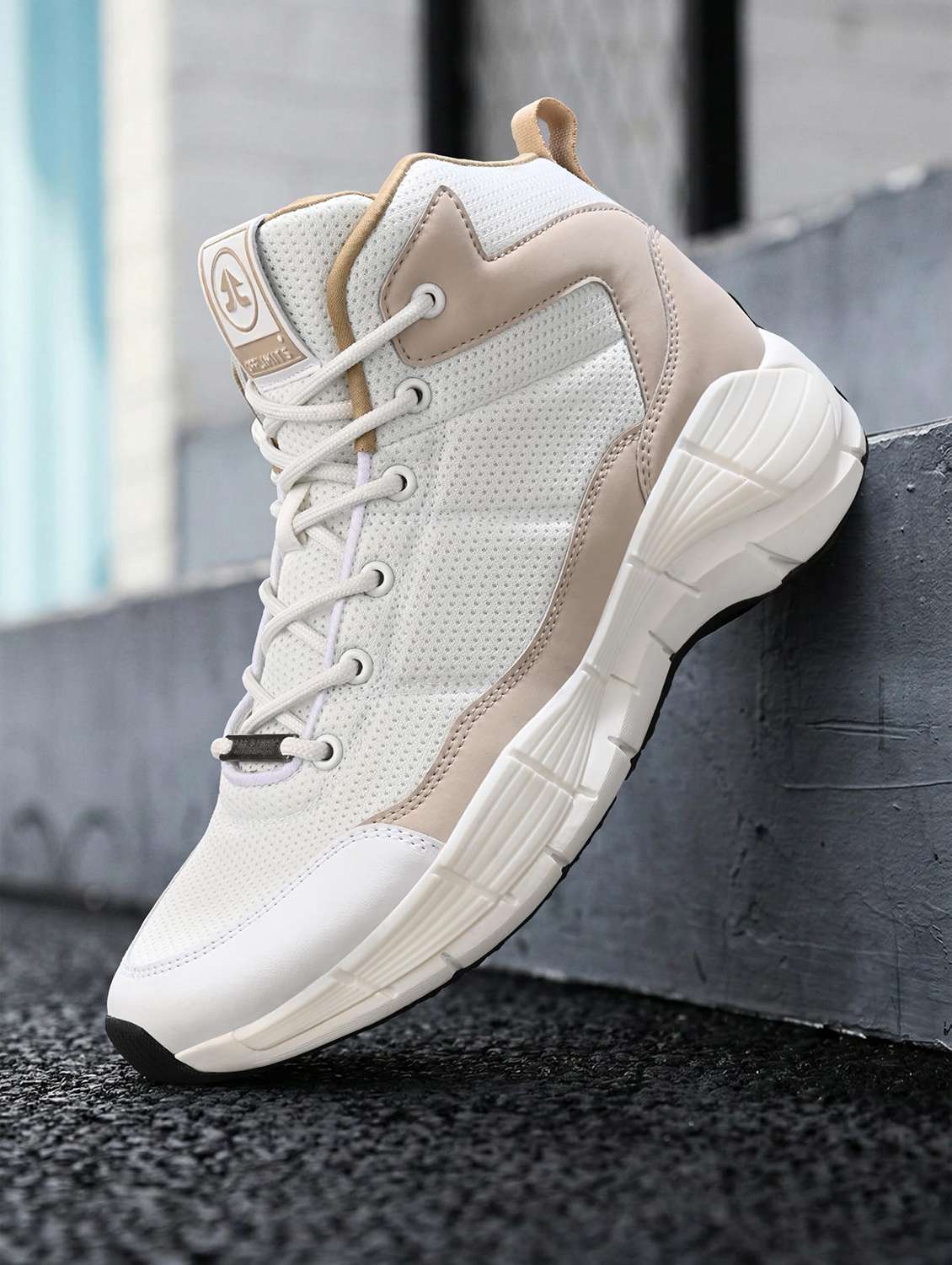 men textured lace up sports shoes