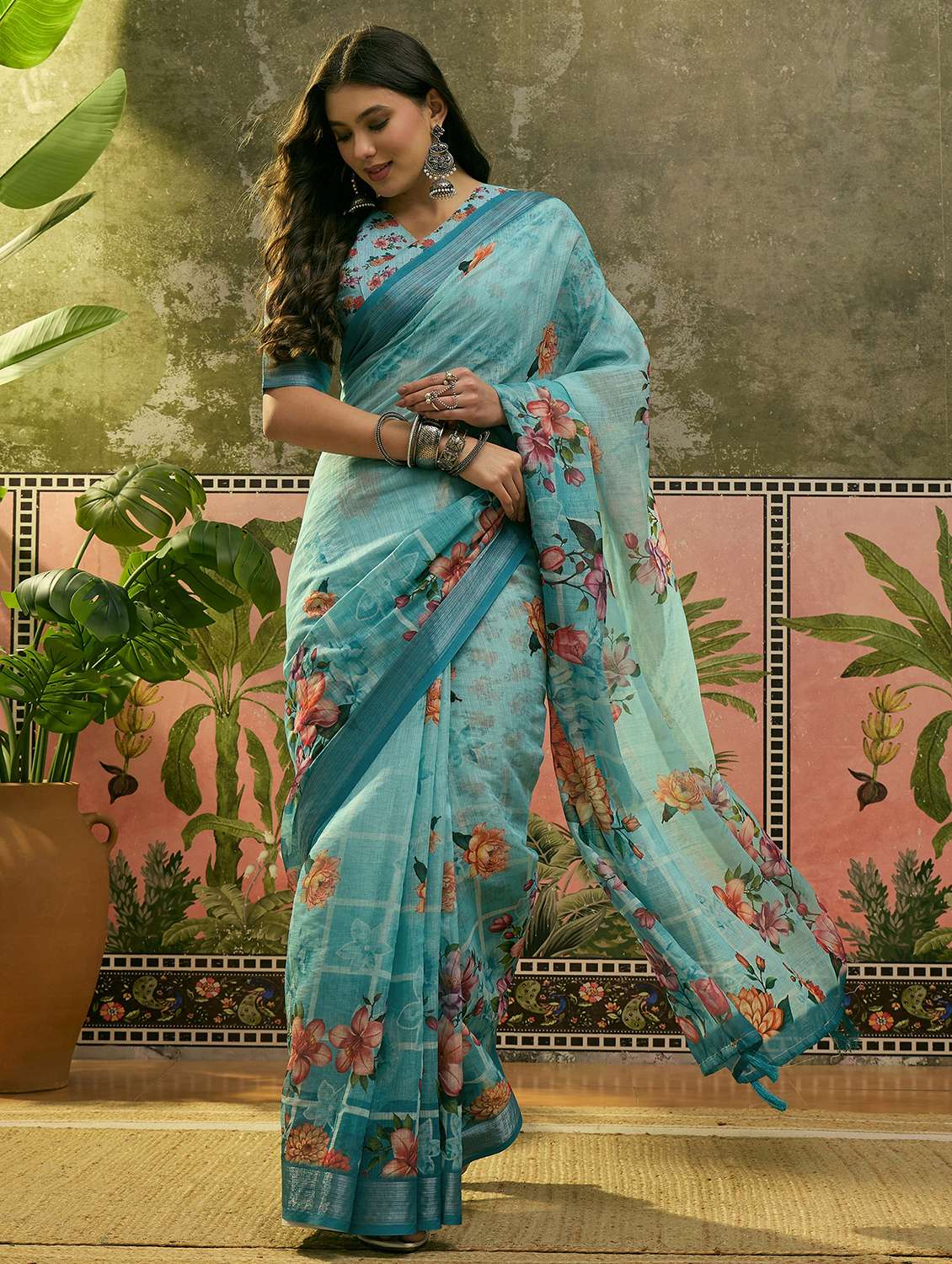 women printed casual wear saree with blouse