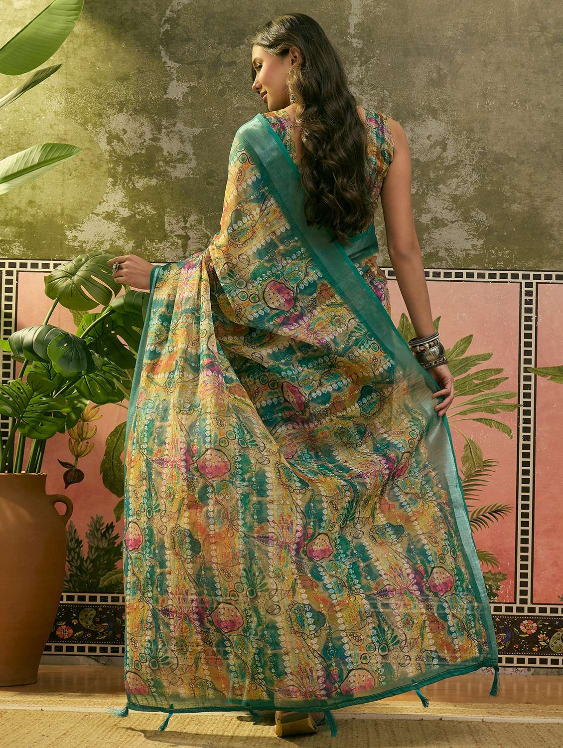 women printed casual wear saree with blouse - 22610108 -  Standard Image - 3