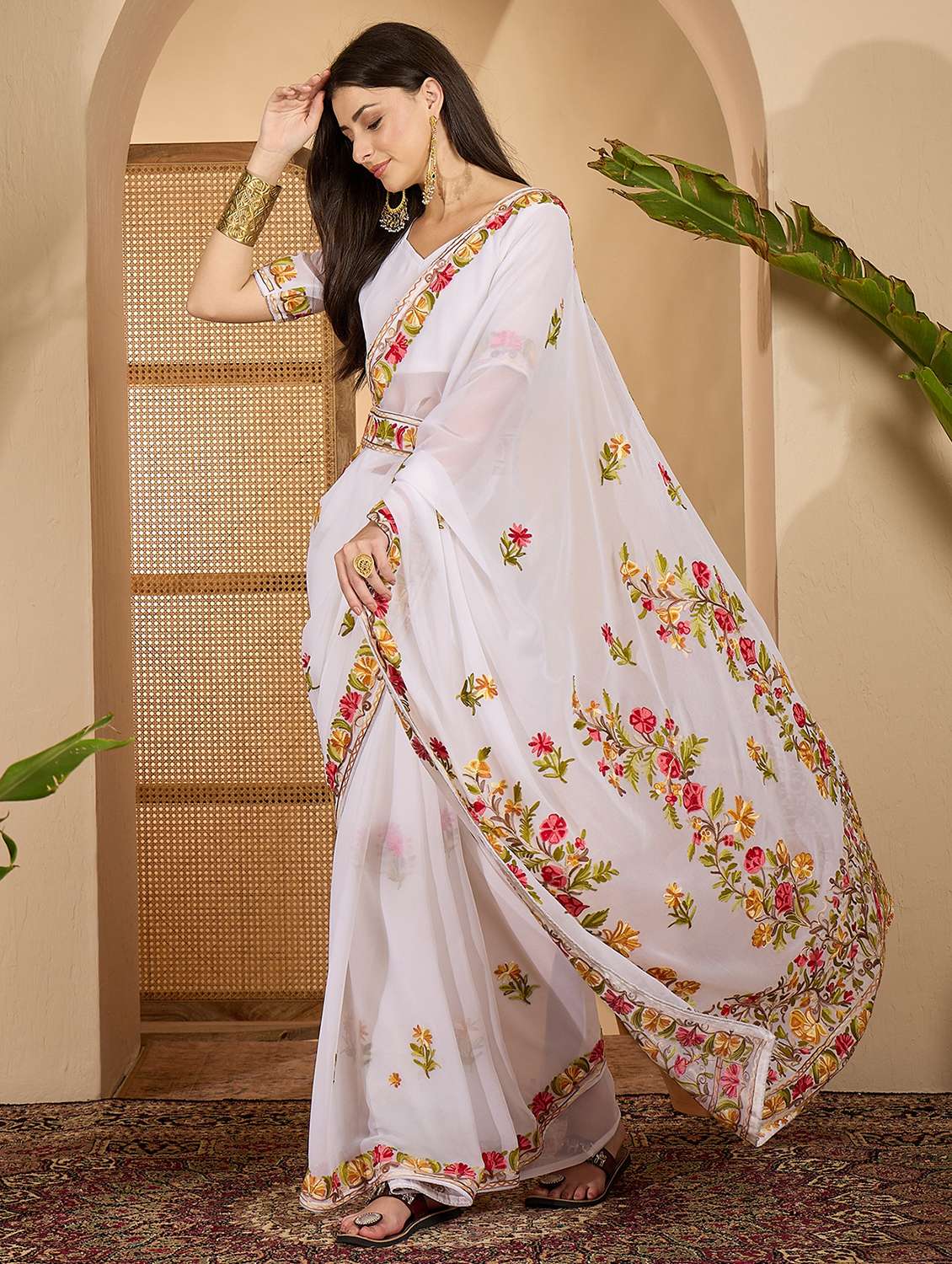 Women Solid With Work Embroidered Saree With Blouse - 22610118 -  Standard Image - 5