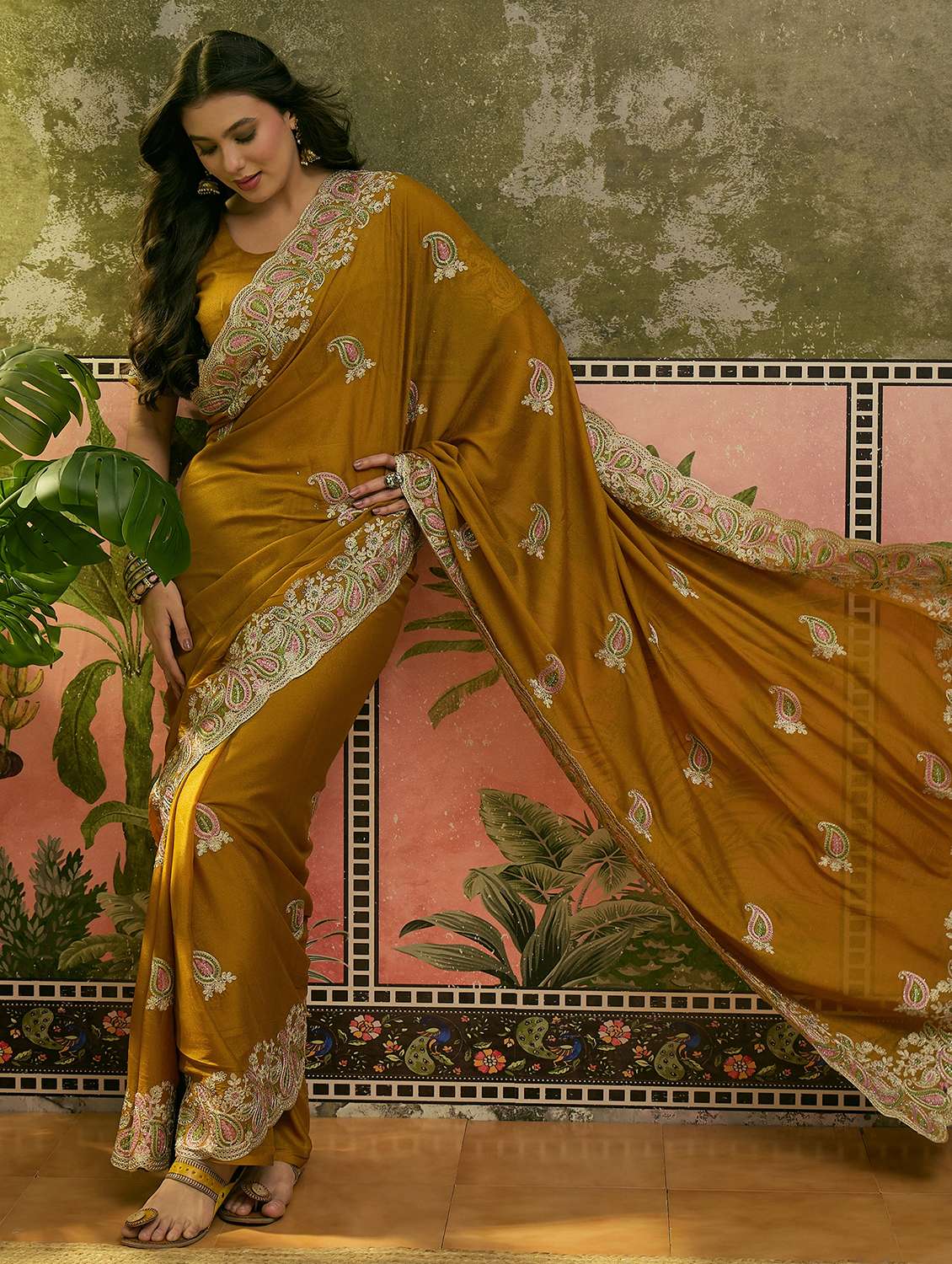 Women Solid With Work Embroidered Saree With Blouse - 22610133 -  Standard Image - 3