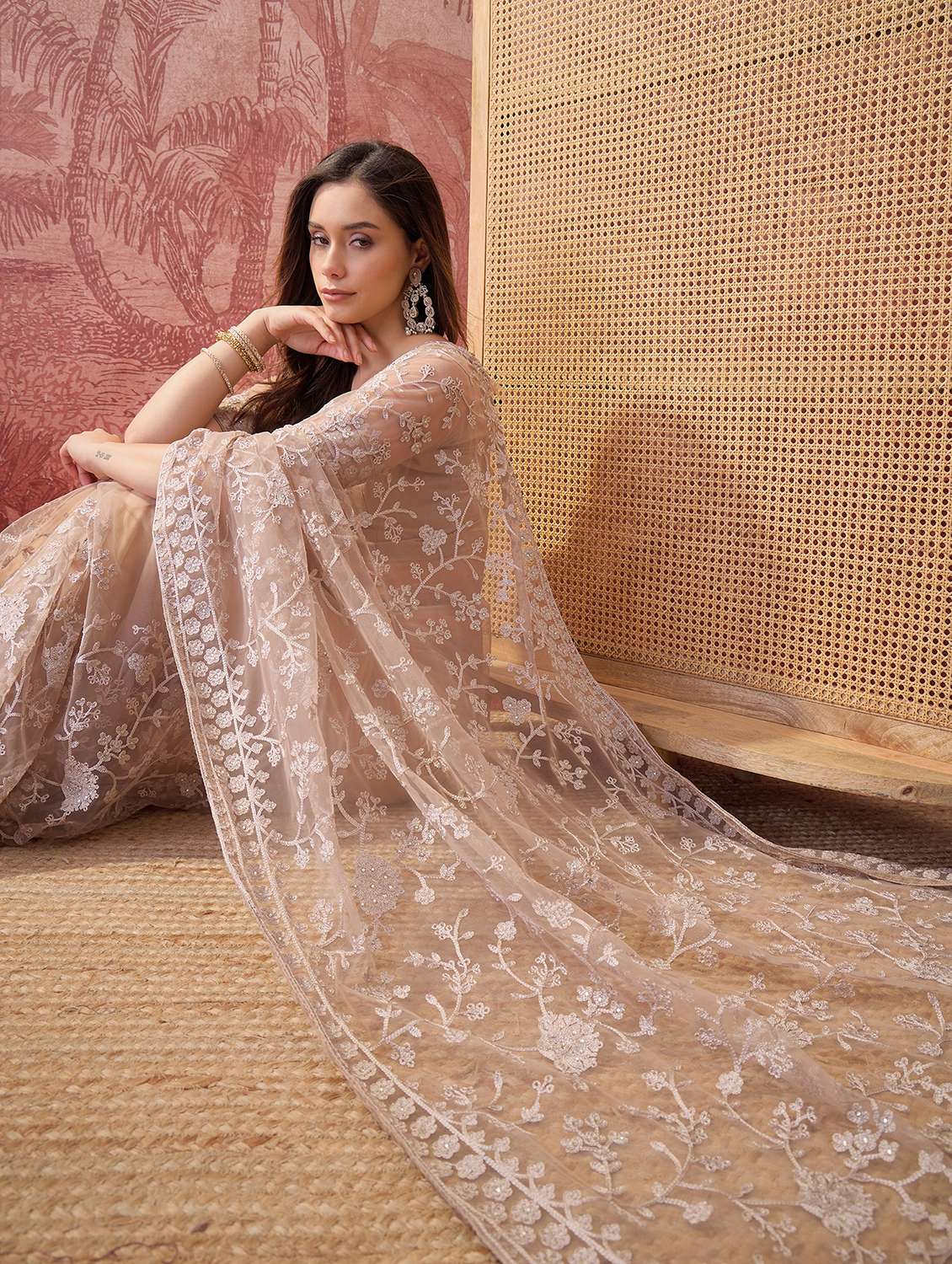 Women Solid With Work Embroidered Saree With Blouse - 22610148 -  Standard Image - 5