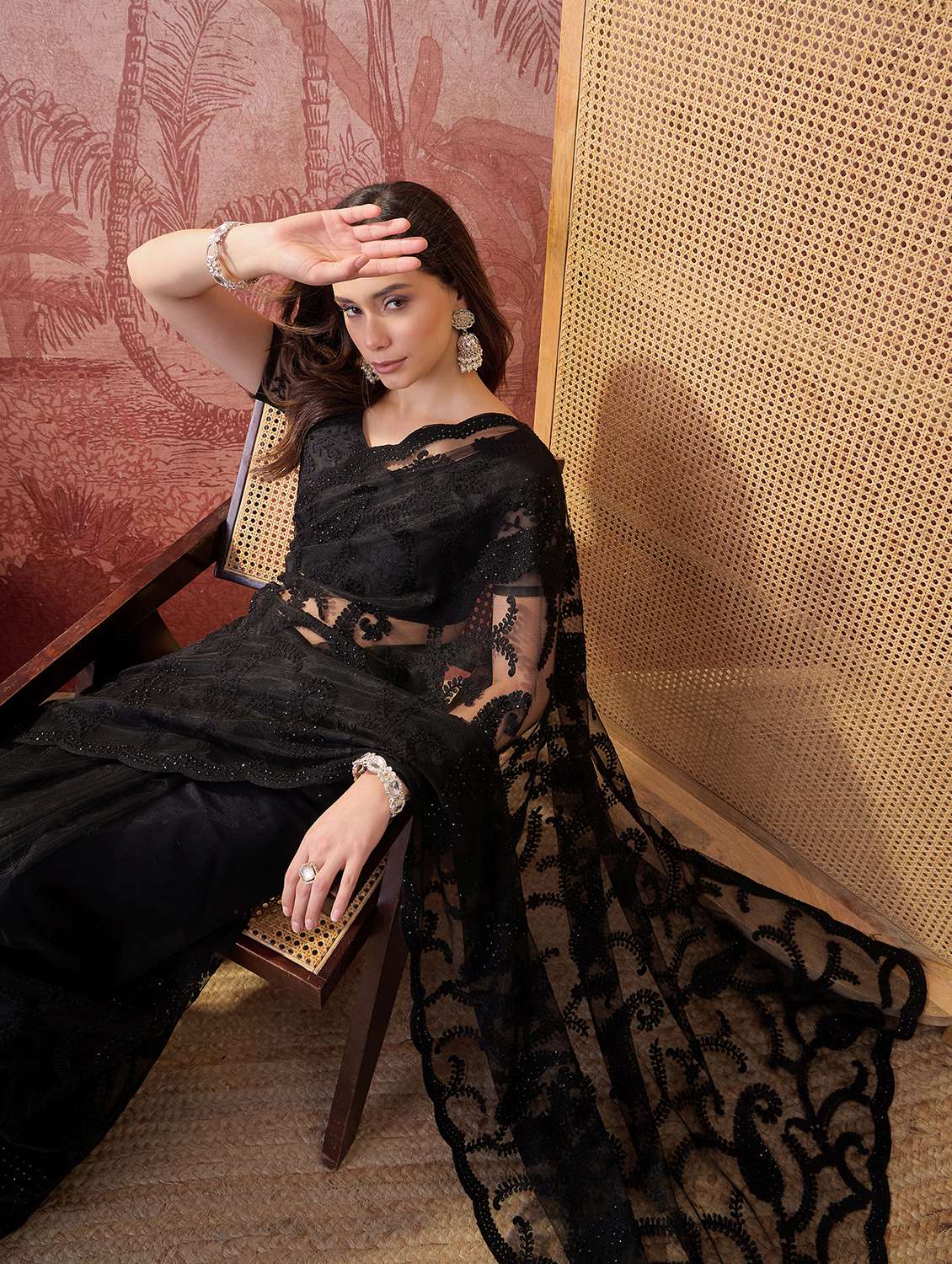 Women Solid With Work Embroidered Saree With Blouse - 22610150 -  Standard Image - 5