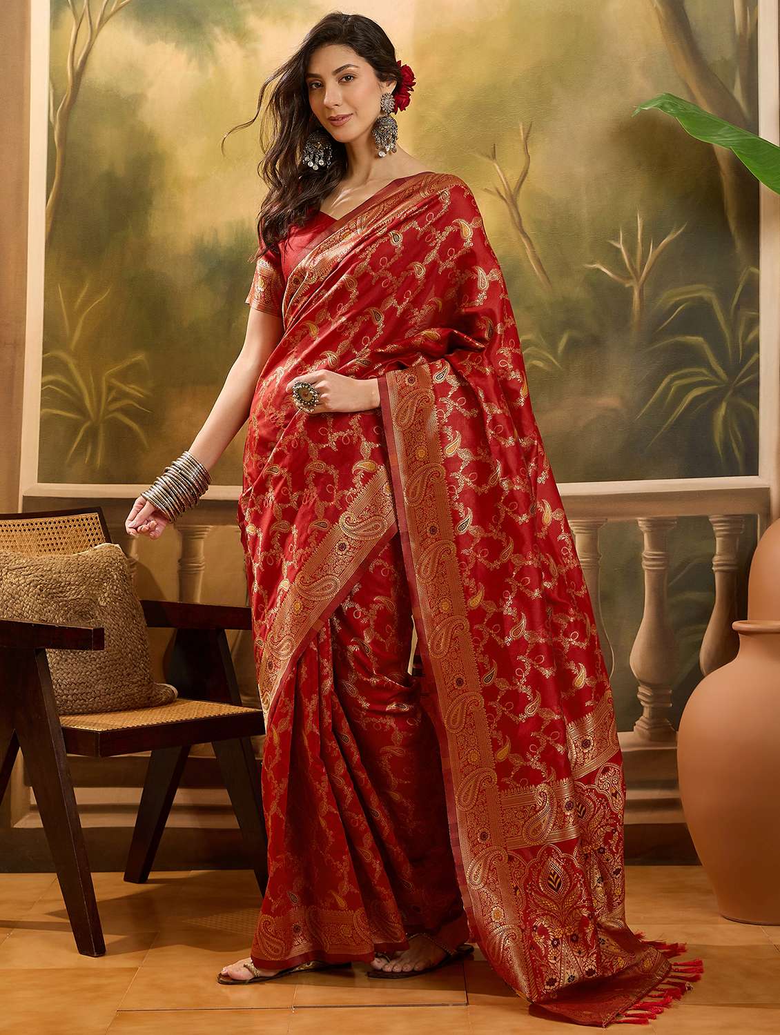 women self design banarasi saree with blouse