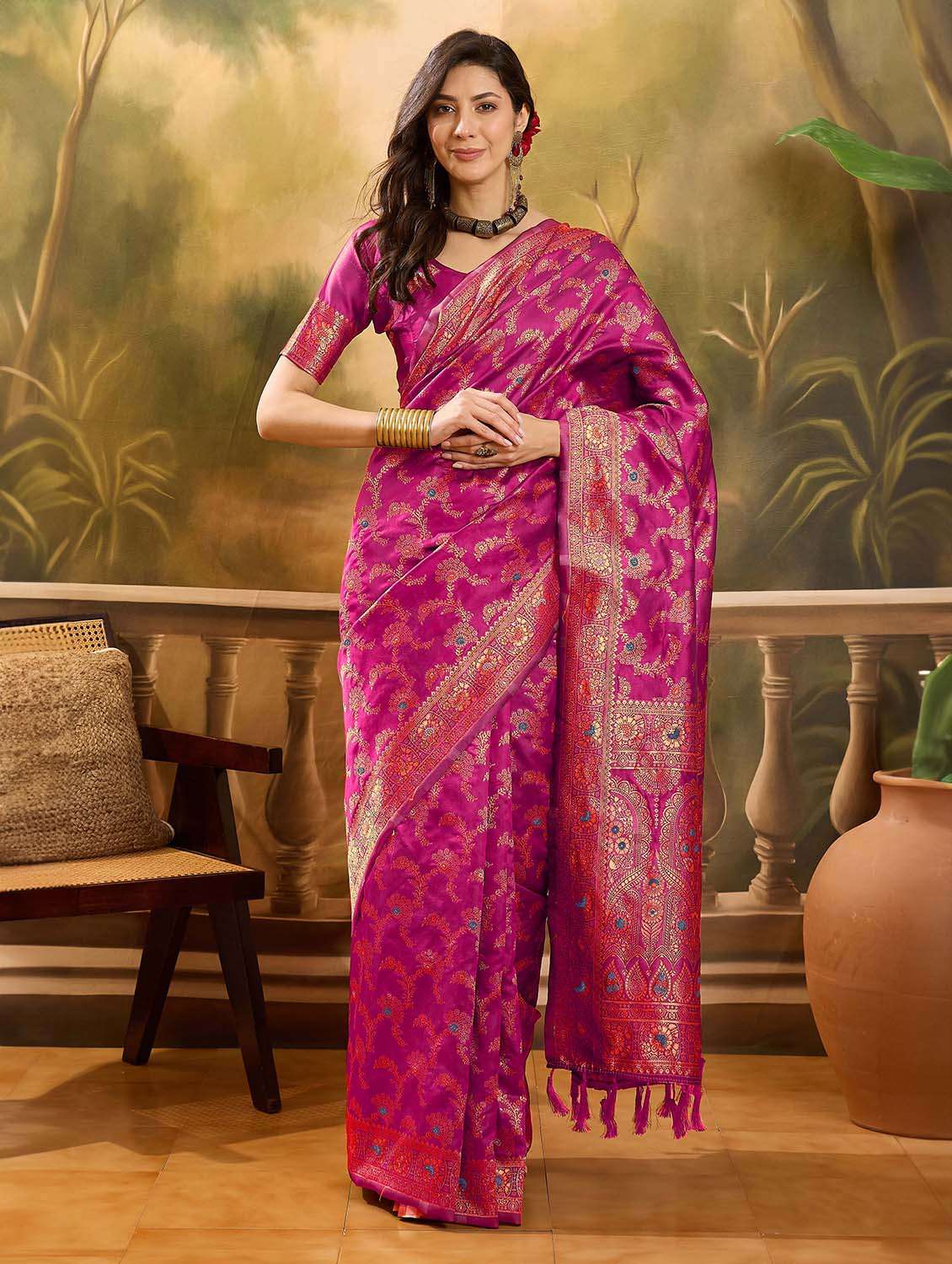 women self design banarasi saree with blouse