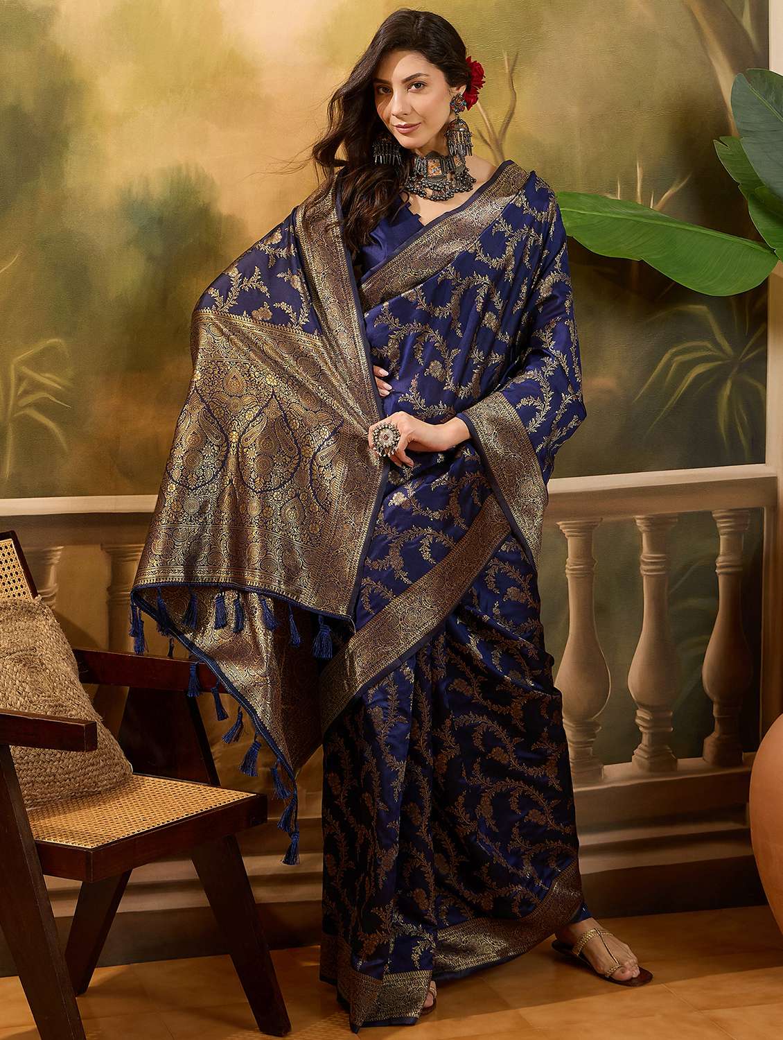 women self design banarasi saree with blouse