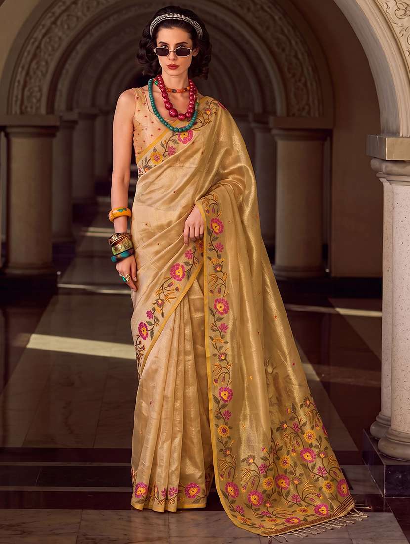 women self design handloom saree with blouse