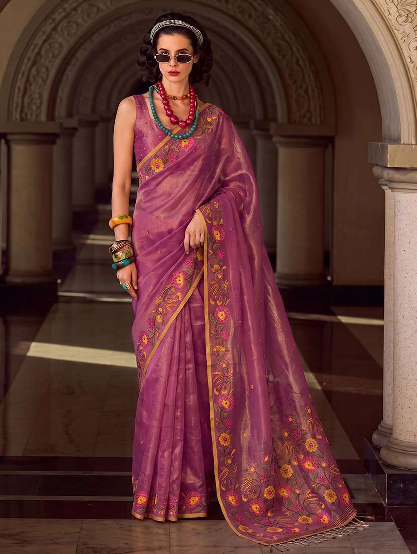 women self design handloom saree with blouse