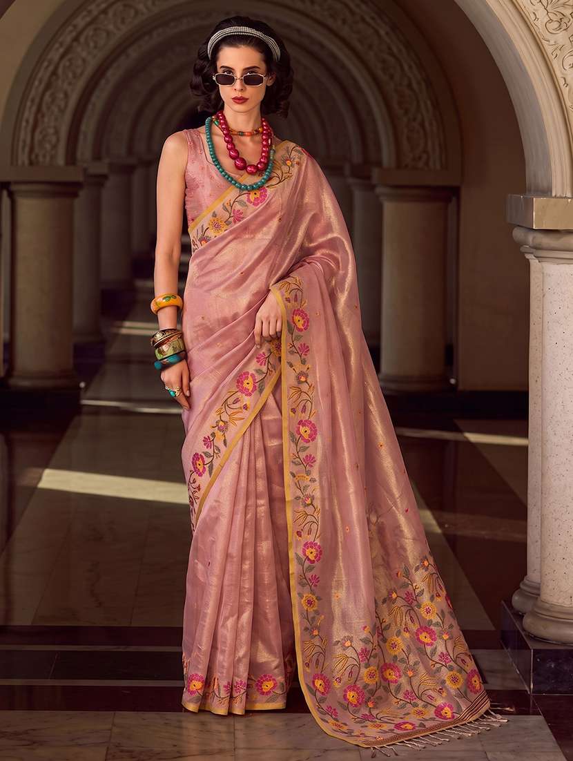 women self design handloom saree with blouse