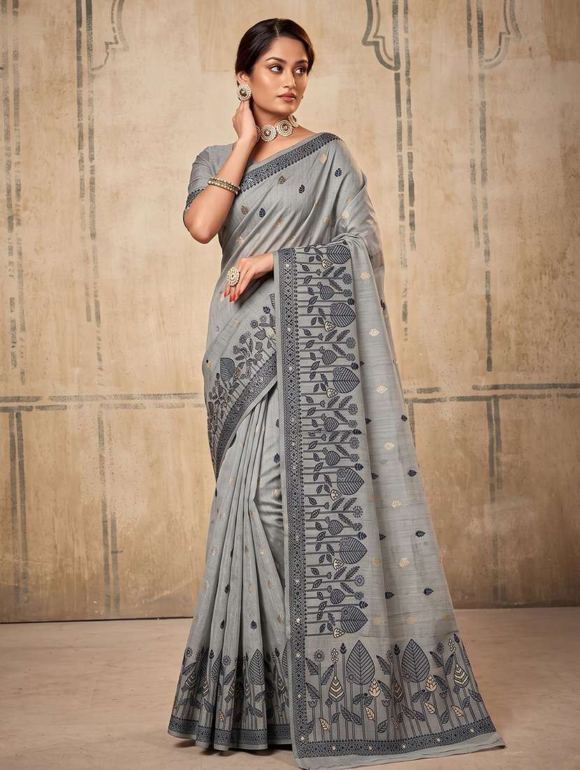 women self design handloom saree with blouse