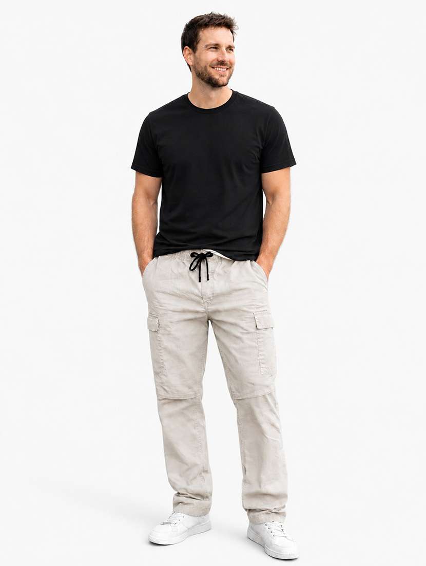 men solid mid rise regular fit cargo pant
