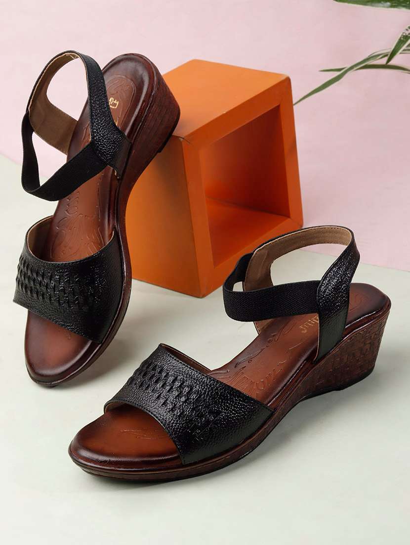 women textured ankle strap wedge sandal