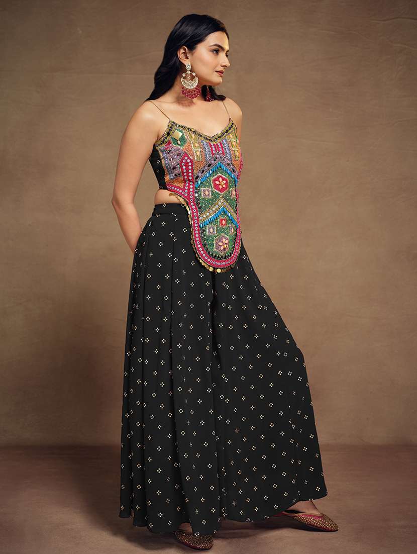 Women Embroidered Shoulder Strap Fusion Set - 22610754 -  Standard Image - 3