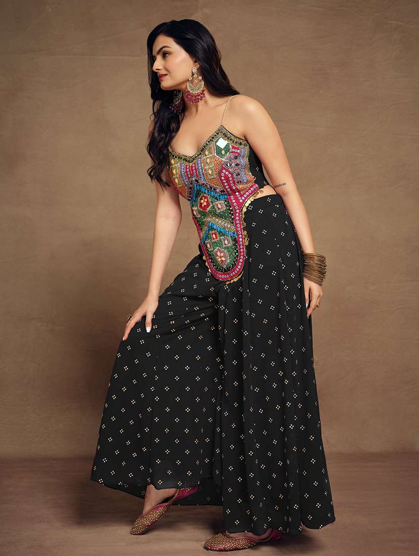 Women Embroidered Shoulder Strap Fusion Set - 22610754 -  Standard Image - 5