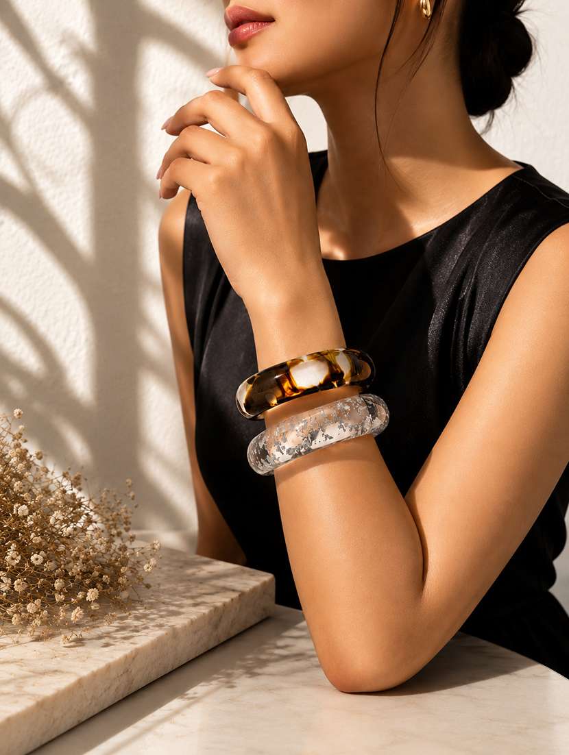 Women Set Of 2 Resin Tortoise Shell & Transparent Glitter Glossy Bangles - 22614904 -  Standard Image - 3