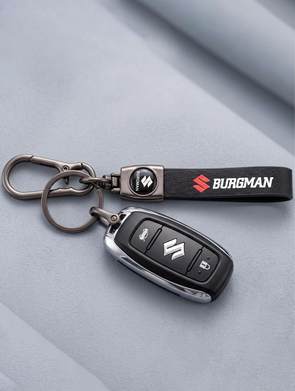 black silicone loupe shape bike keychain with red suzuki logo