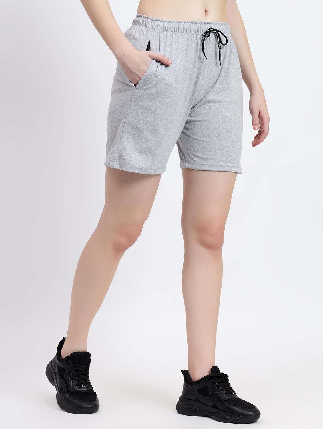 women solid mid rise regular fit shorts
