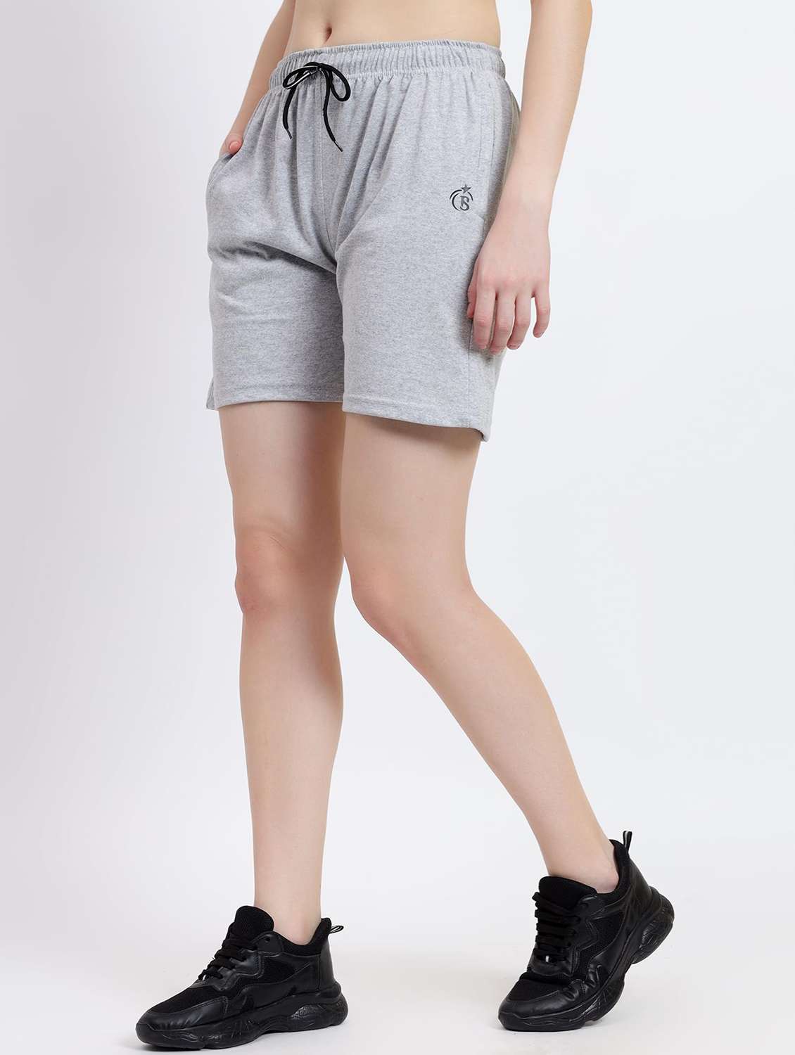 women solid mid rise regular fit shorts - 22615076 -  Standard Image - 3