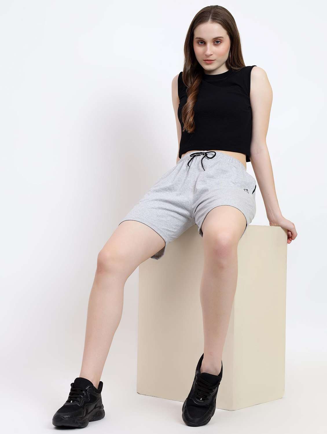 women solid mid rise regular fit shorts - 22615076 -  Standard Image - 5