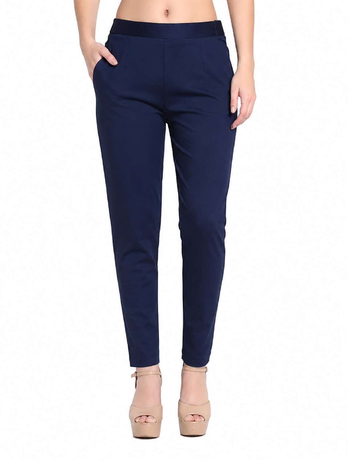 women solid mid rise tapered pant