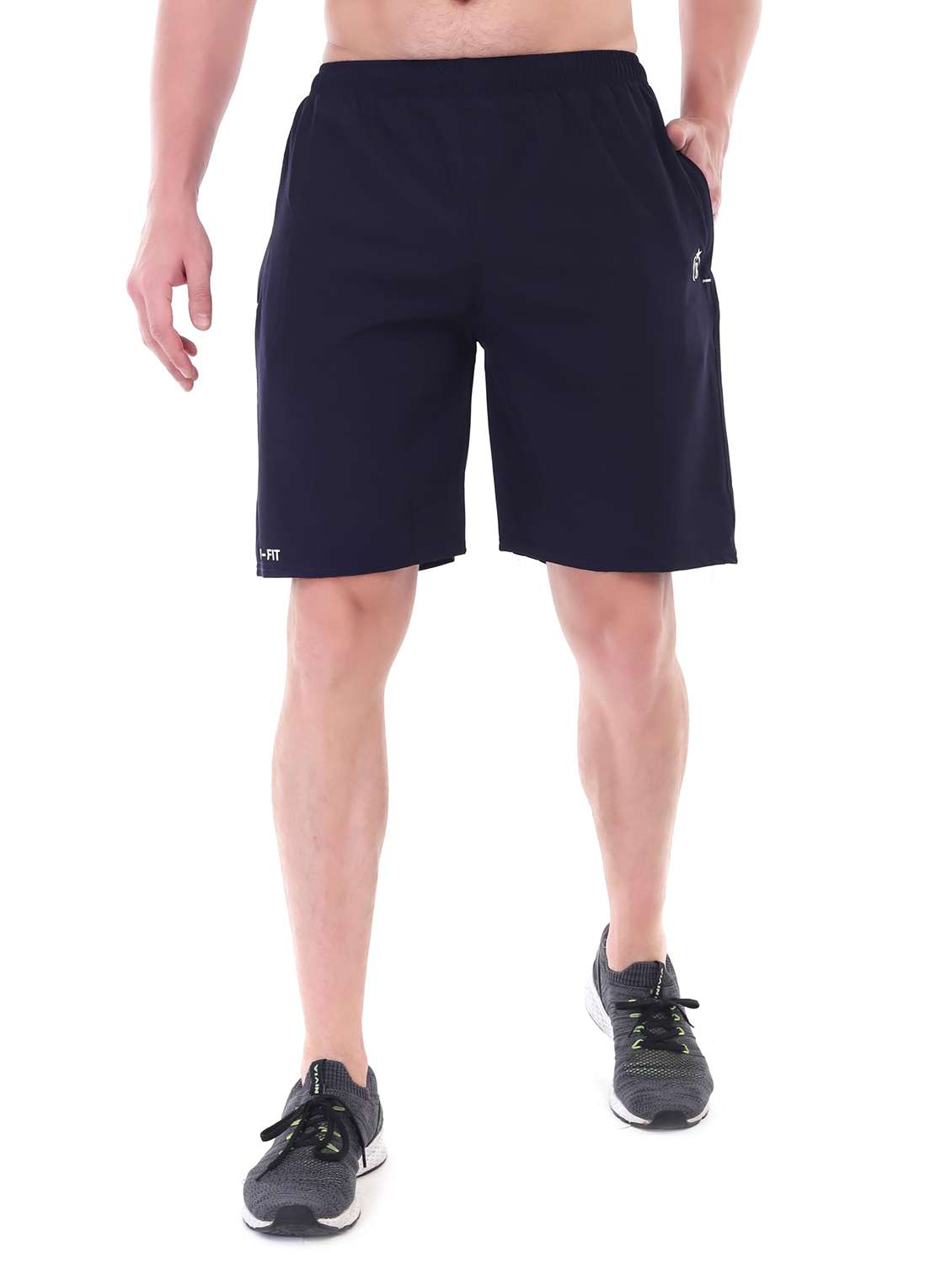 men solid mid rise regular fit shorts