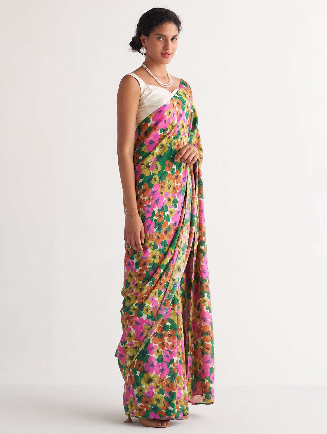 women floral printed saree with blouse - 22615567 -  Standard Image - 3