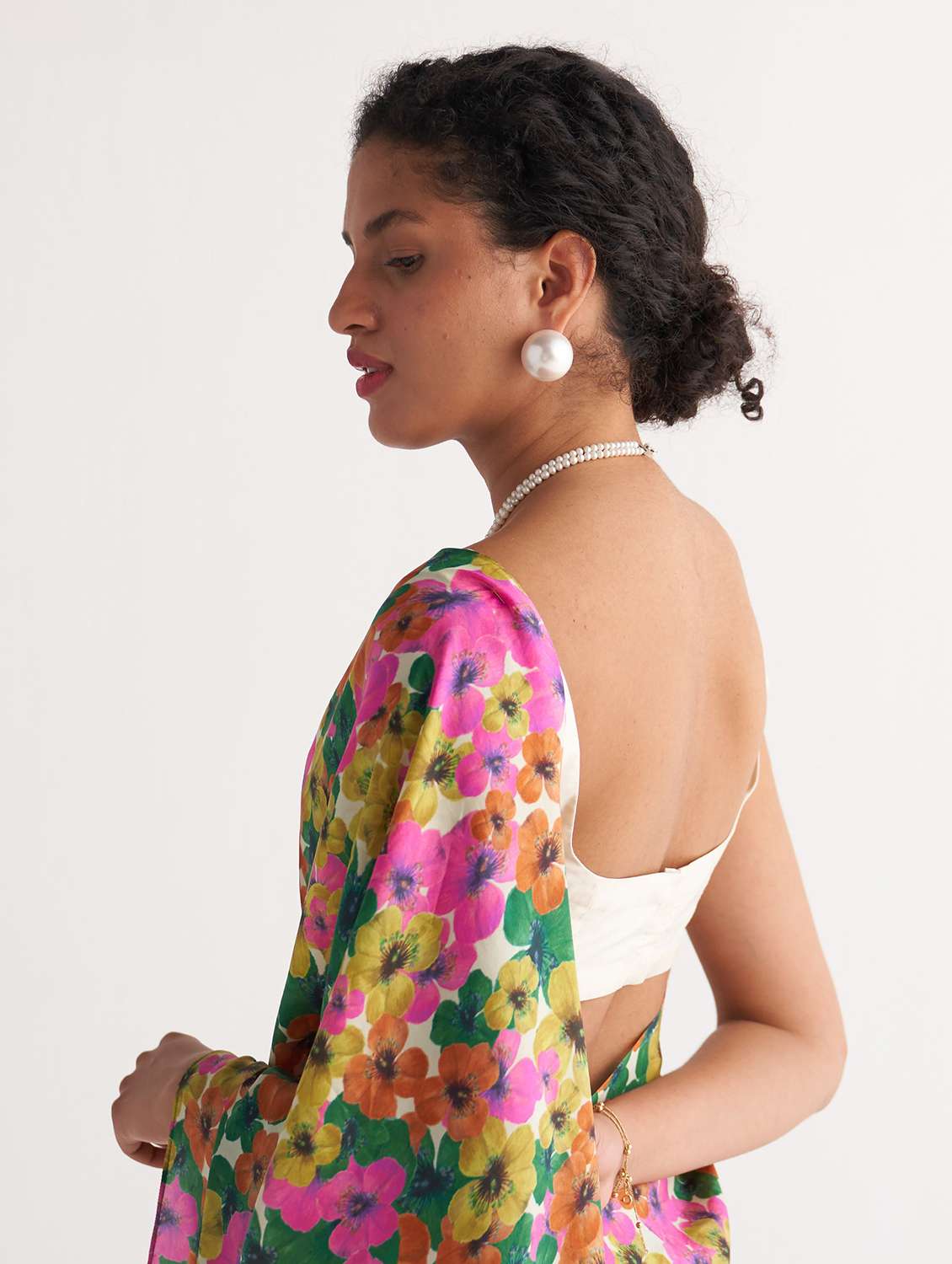women floral printed saree with blouse - 22615567 -  Standard Image - 5