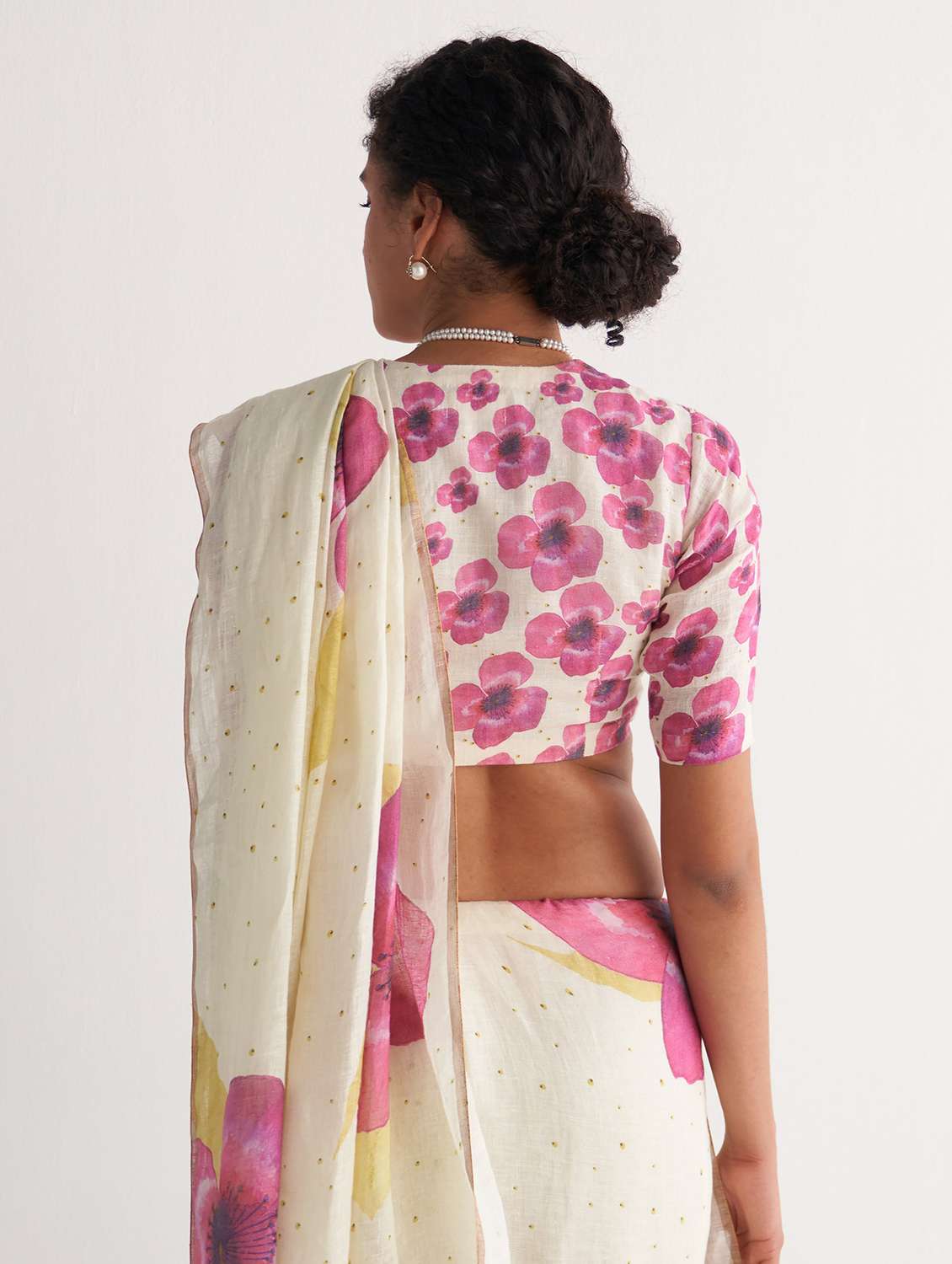 women floral printed saree with blouse - 22615568 -  Standard Image - 5