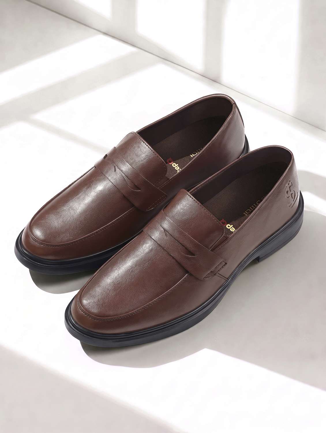 men solid slip on formal shoes