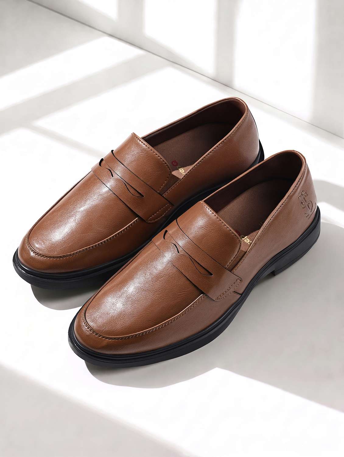 men solid slip on formal shoes