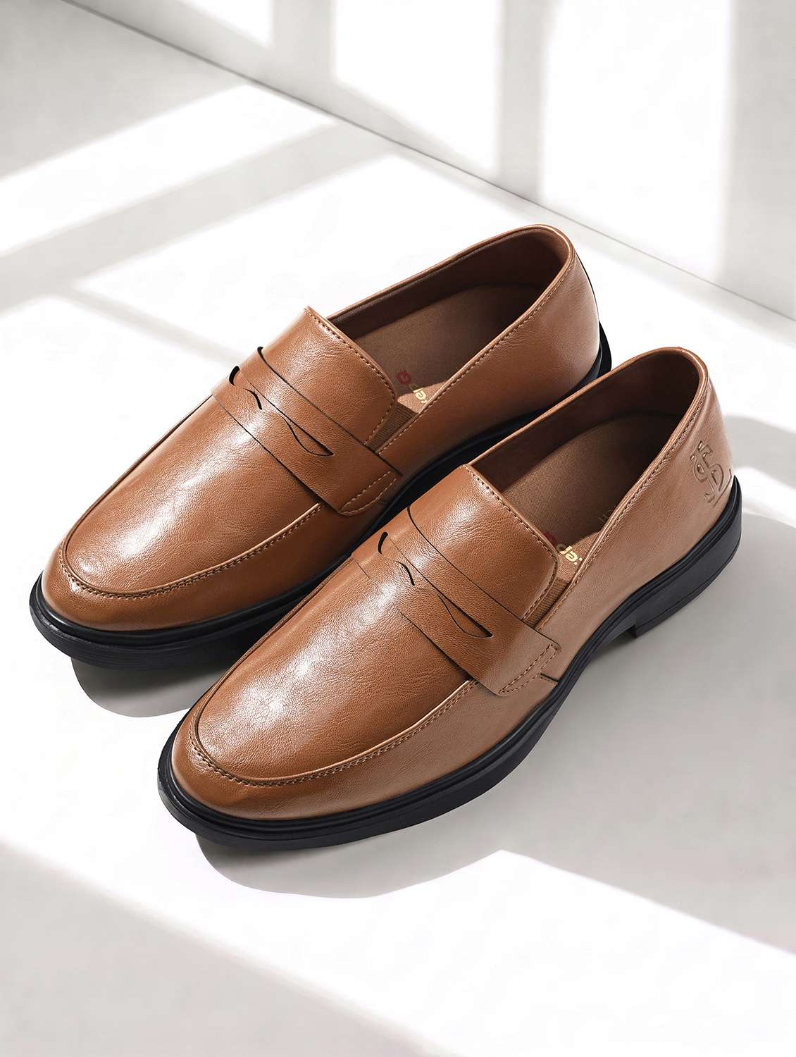 men solid slip on formal shoes