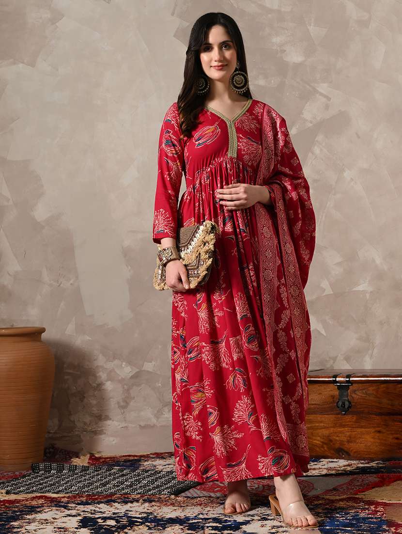 women printed three quarter sleeves kurta dupatta set