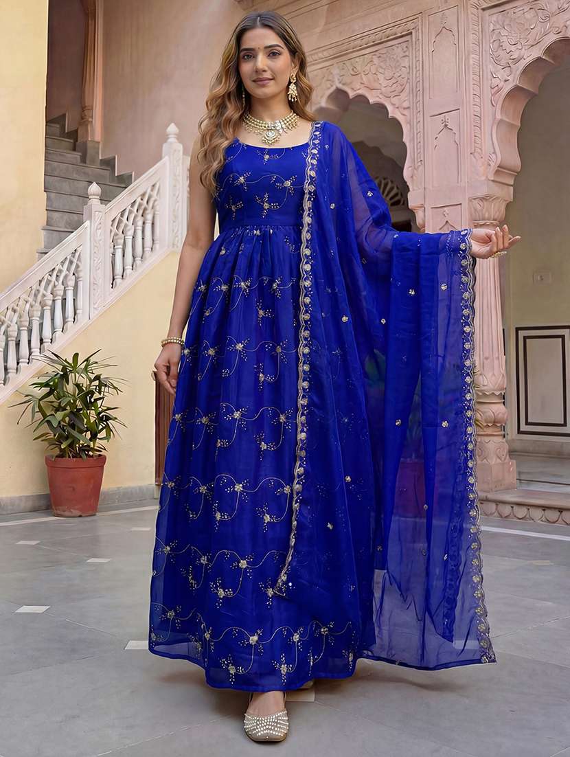 women embroidered sleeveless kurta dupatta set