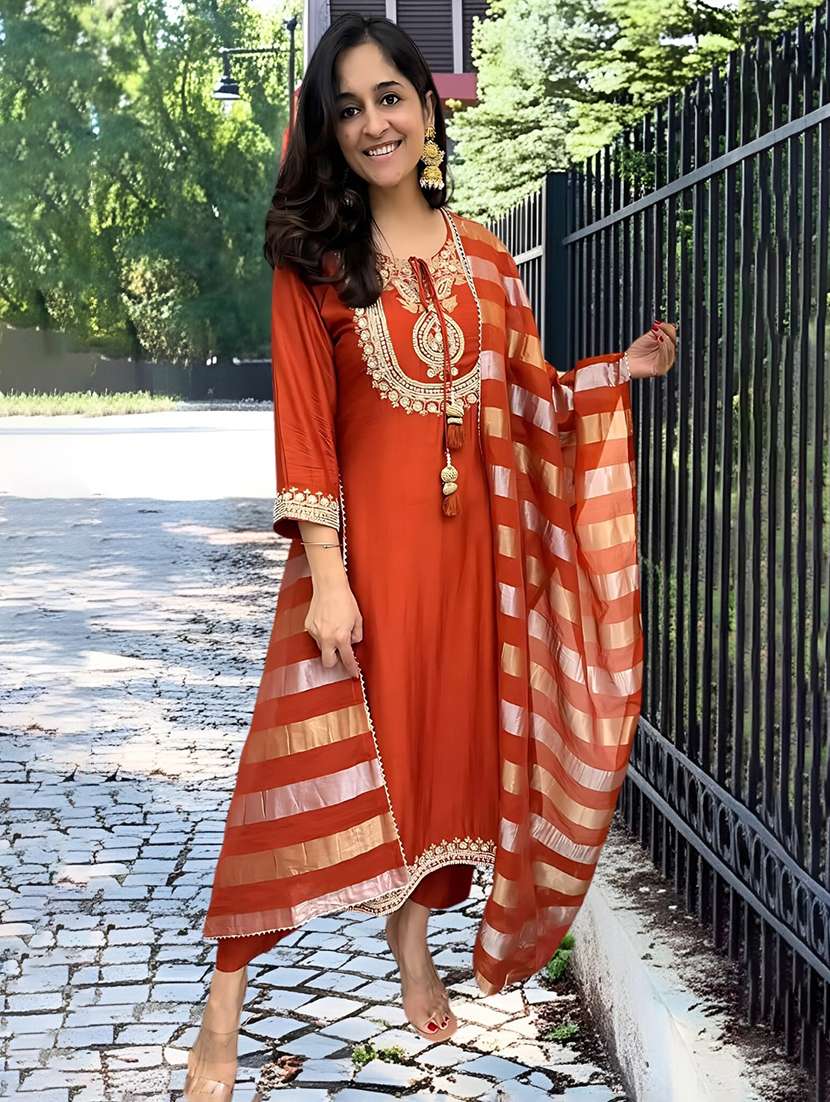 women embroidered three quarter sleeves kurta pant set with dupatta